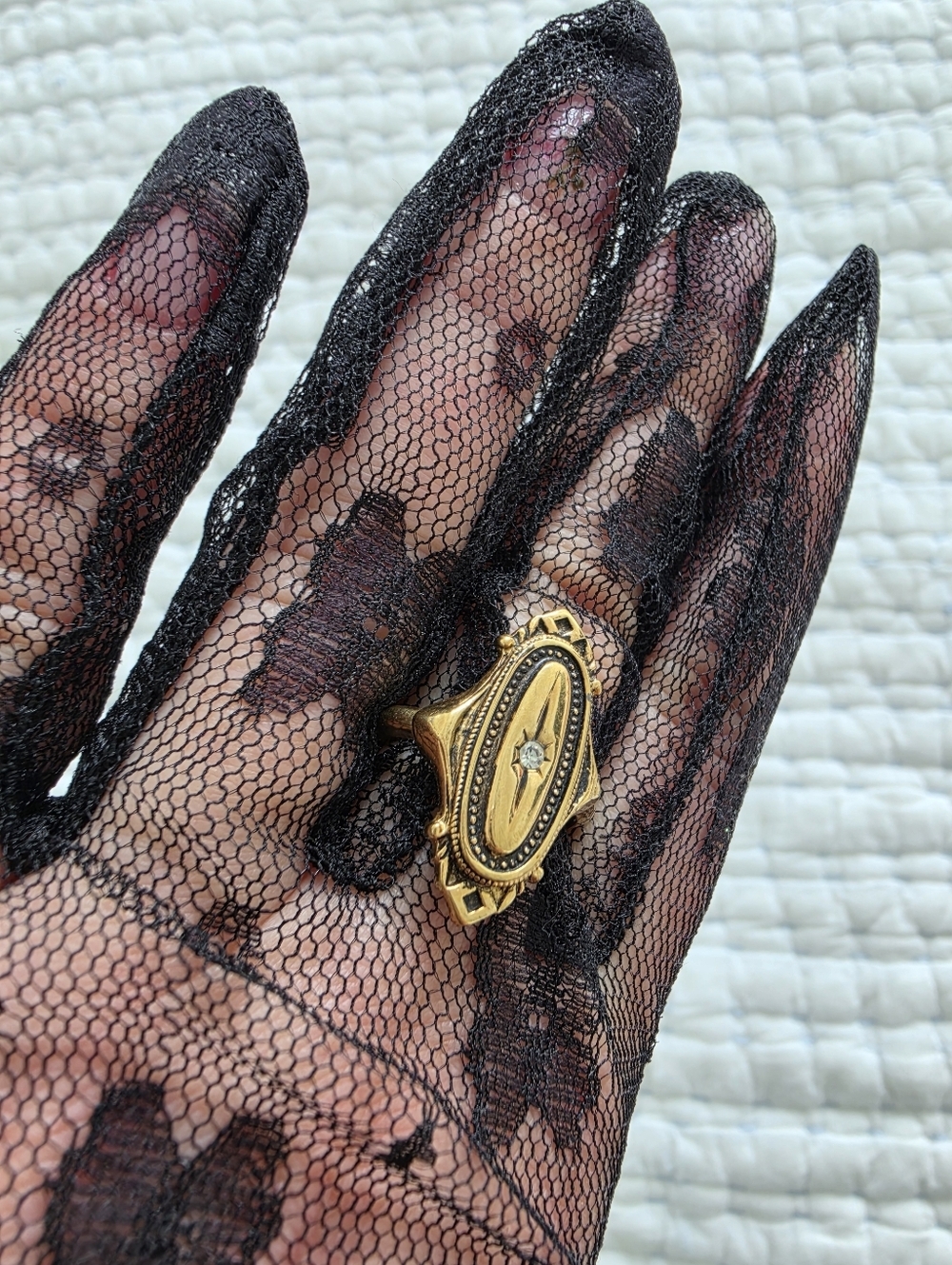 Vtg Avon Ring 1976 Kensington Victorian Revival Gold Tone Starburst Size 6.75-8 - Picture 4 of 10